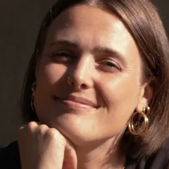 Myrthe, Inburgering bij Conrado